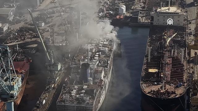 SON DAKİKA | Tuzla tersanesinde gemi yangını! Ekipler sevk edildi