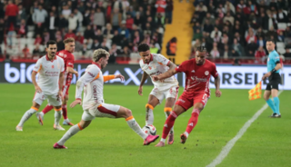 G.Saray yenilgisi sonu oldu! S&uuml;per Lig'de bir hoca ayrılığı daha 