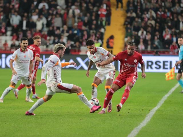 G.Saray yenilgisi sonu oldu! S&uuml;per Lig'de bir hoca ayrılığı daha 