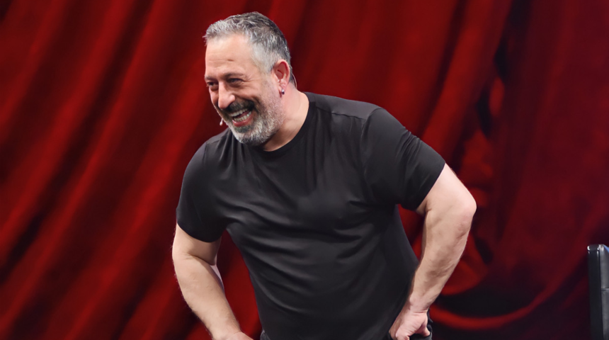 Cem Yılmaz'ın CMXXIV G&ouml;sterisi 31 Aralık'ta Netflix'te...