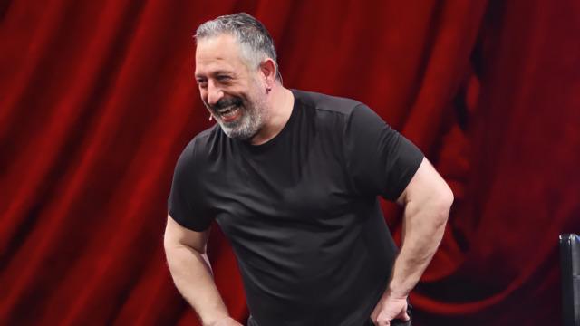 Cem Yılmaz'ın CMXXIV Gösterisi 31 Aralık'ta Netflix'te...