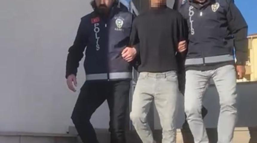 Tartıştığı arkadaşını sokak ortasında bı&ccedil;aklayıp &ouml;ld&uuml;rd&uuml;