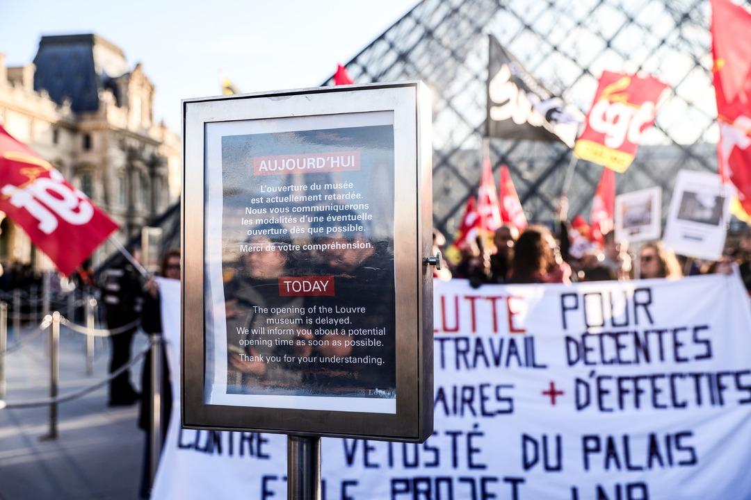 Louvre M&uuml;zesi nde grev! Bir s&uuml;re daha kapalı olacak 1