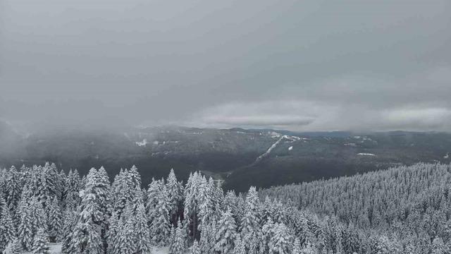 Karla kaplanan Ilgaz Dağı havadan görüntülendi