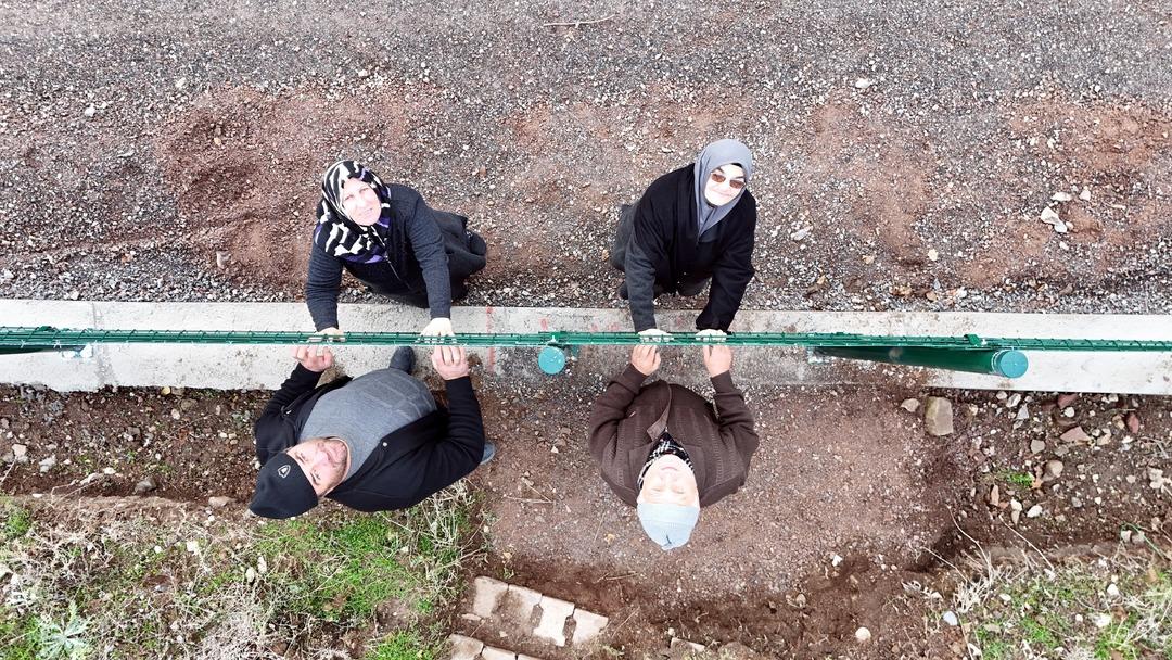 Kemal Sunal filmi gibi: Mahallenin ortasına tel örgü çekildi! 1