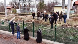 Kemal Sunal filmi gibi: Mahallenin ortasına tel örgü çekildi! 