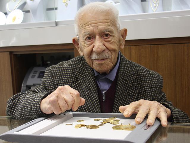 &Ouml;ğrenmek i&ccedil;in para bile teklif etti: Terzi, &ccedil;ift&ccedil;i, şof&ouml;rl&uuml;kten o işe ge&ccedil;ti