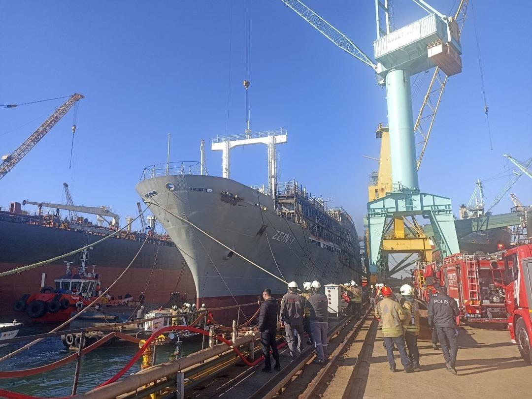 Bakan Uraloğlu açıkladı! Tuzla daki gemi yangını kontrol altına alındı 1