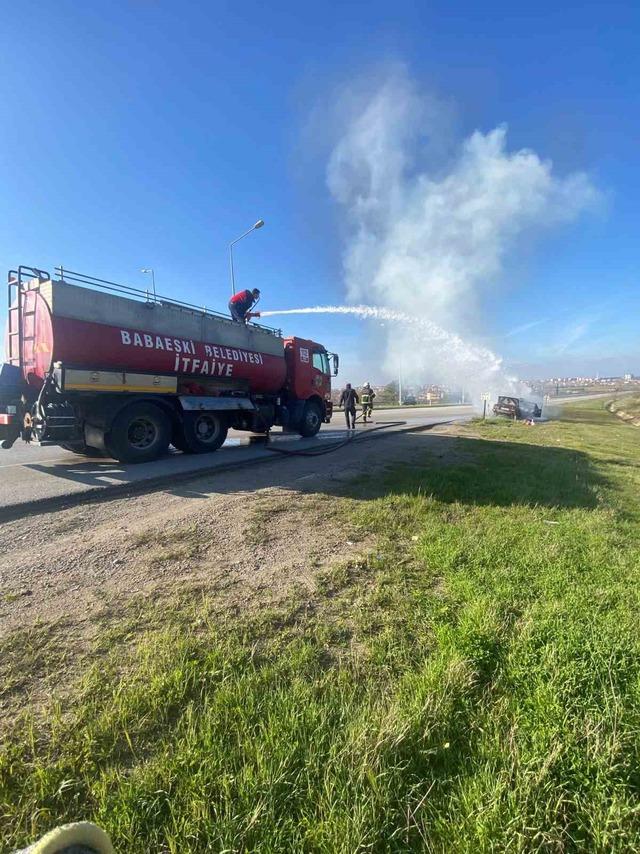 Babaeski’de seyir halindeki otomobil alev aldı 1