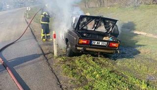 Babaeski&rsquo;de seyir halindeki otomobil alev aldı