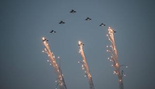 İskandinav &uuml;lkelerinin hava kuvvetlerinden 'Noel Ağacı' koreografisi