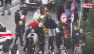 İstanbul'da can pazarı! Yaya ge&ccedil;idindekilere &ccedil;arptı: 5 kişi yaralandı