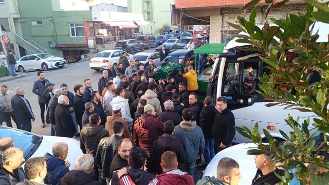 Sultanbeyli&rsquo;de motor kazasında hayatını kaybeden 3 &ccedil;ocuk babası son yolculuğuna uğurlandı 1