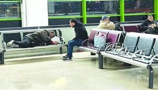 'Otogarda kalan kimsesizler' haberiyle ilgili ger&ccedil;ek ortaya &ccedil;ıktı! Kendi tercihleriymiş...