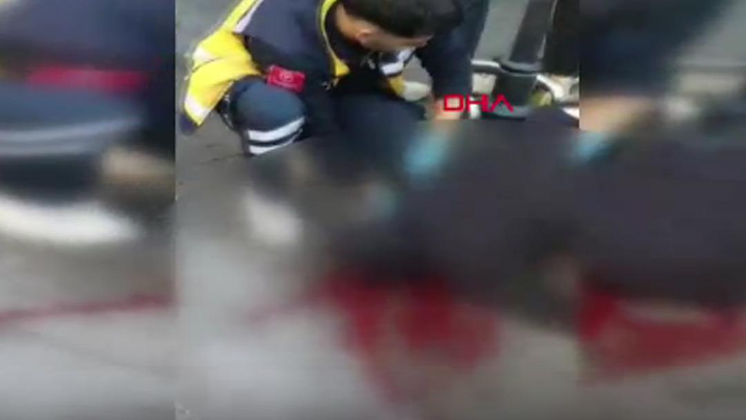 İstanbul daki kazadan acı haber! Kaldırıma &ccedil;ıkan ara&ccedil; yayalara &ccedil;arptı: 2 &ouml;l&uuml; 5 yaralı 3