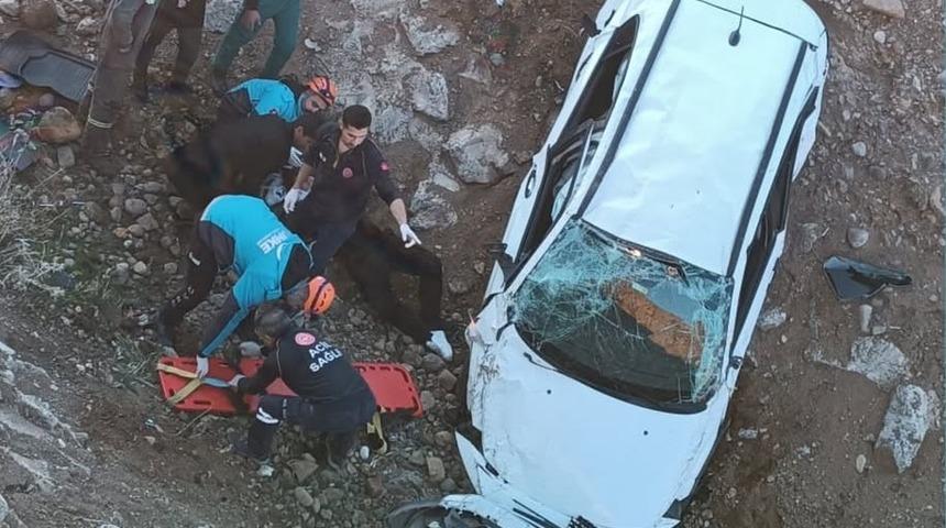Bing&ouml;l&rsquo;de otomobil şarampole u&ccedil;tu: 2 yaralı