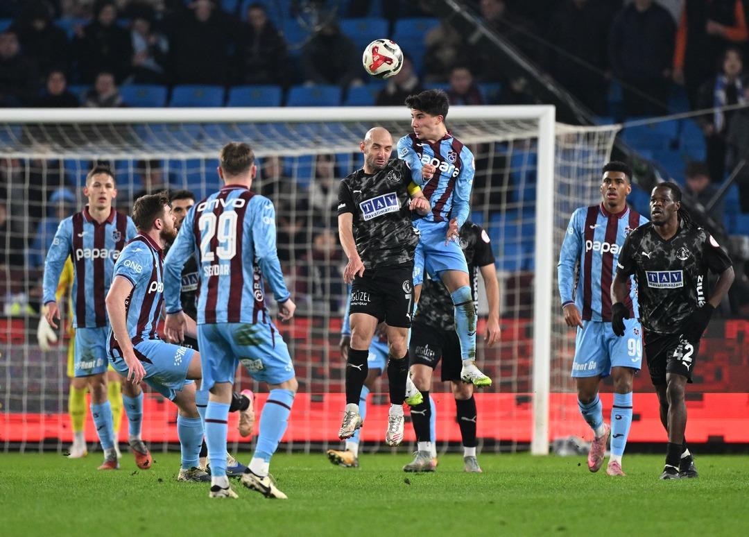 Lider oldu! Trabzonspor, kupada Alanyaspor a mağlup oldu 1