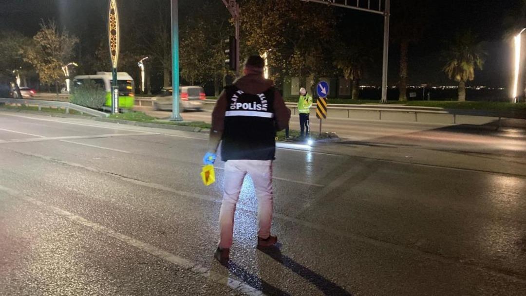 Kocaeli de silahlı saldırı: 1 i futbolcu 3 yaralı 4