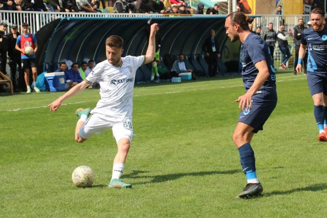 Kocaeli de silahlı saldırı: 1 i futbolcu 3 yaralı 6