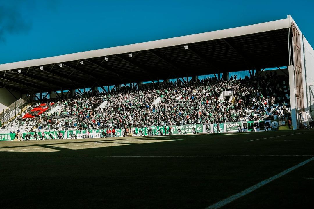 Leyla Zana ya k&uuml;f&uuml;rl&uuml; tezah&uuml;rata tepkiler art arda geldi! "Asıl su&ccedil; susan y&ouml;neticilerde" 4