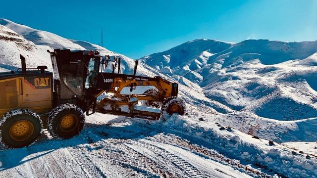Siirt’te 10 köyün ulaşımını sağlayan yol kardan kapandı