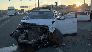 Elazığ&rsquo;da minib&uuml;s ile cip &ccedil;arpıştı: 2 yaralı