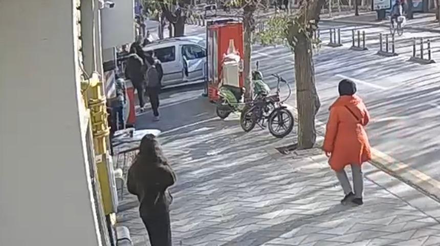 Kadınlar arasında &ccedil;ıkan kavga kameraya yansıdı