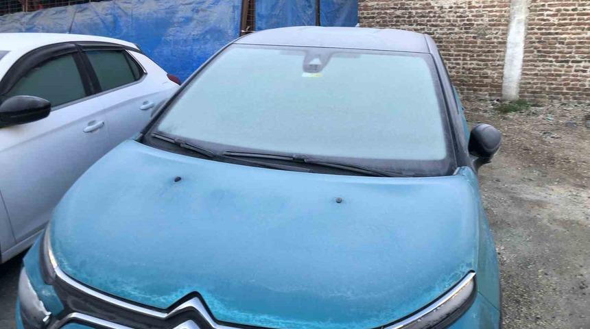 Araba camlarında buzlanma oluşmaya başladı