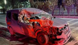 Elazığ&rsquo;da hafif ticari ara&ccedil;, temizlik aracına &ccedil;arptı: 1 yaralı