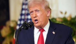 Trump&rsquo;tan g&uuml;mr&uuml;k vergilerinden elde edilen gelirle ABD askerine bin 776 dolar ikramiye