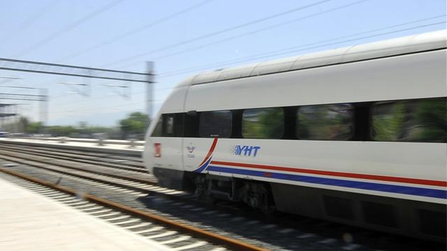 Yüksek hızlı trende rekor yolculuk! Bakan Uraloğlu açıkladı