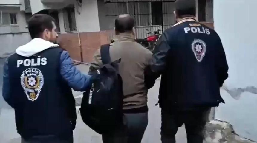 İzmir&rsquo;de siber operasyonu: 4 firari dolandırıcı yakalandı