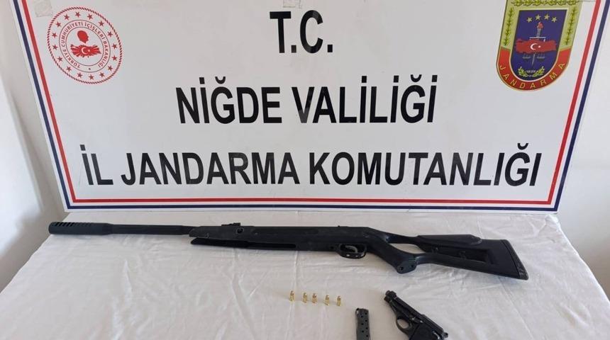 Niğde&rsquo;de yasadışı silah operasyonu: 3 ş&uuml;pheli hakkında adli işlem