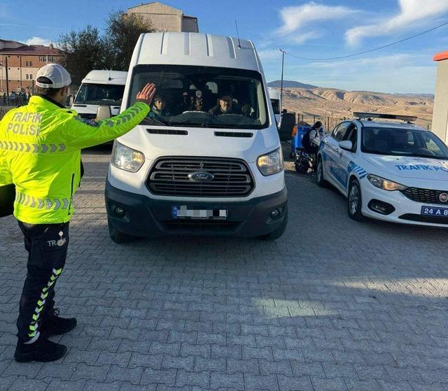Erzincan&rsquo;da servis ara&ccedil;larına denetim 1
