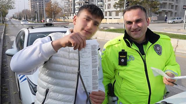 Polisten kaçarken drona yakalandı: Ceza makbuzuyla hatıra fotoğrafı çekildi! Gafil avlandım