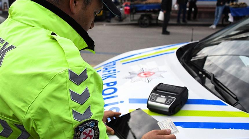 2026 yılında trafik cezaları ne kadar olacak? En d&uuml;ş&uuml;ğ&uuml; 1.246 TL, en y&uuml;kseği 58.207 TL! 