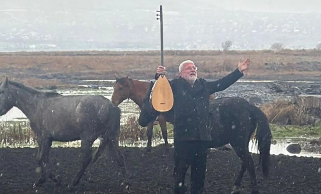 Onur Akın a klip çekiminde at çarptı! Yürekler ağza geldi 1