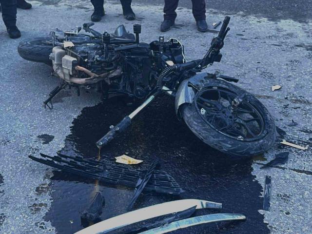 Bitlis’te otomobil ile motosiklet kafa kafaya çarpıştı: 1 yaralı 2