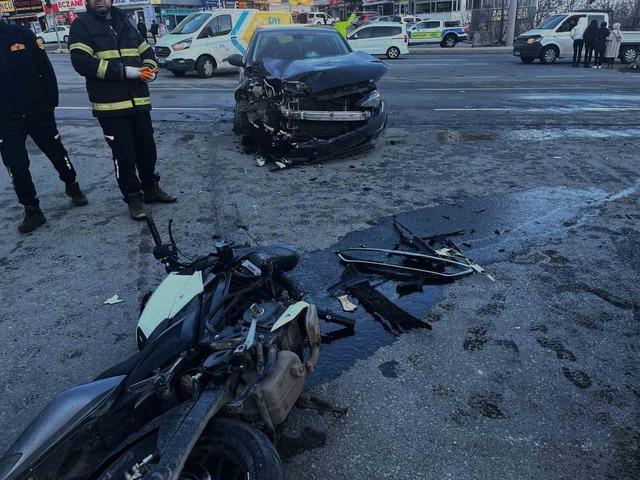 Bitlis’te otomobil ile motosiklet kafa kafaya çarpıştı: 1 yaralı 1