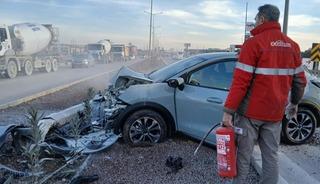 Hurdaya d&ouml;nen ara&ccedil;tan yaralı kurtuldu