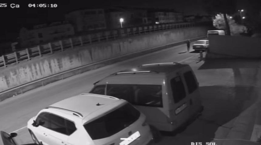 İterek &ccedil;aldıkları otomobile "kontak" ararken yakalandılar