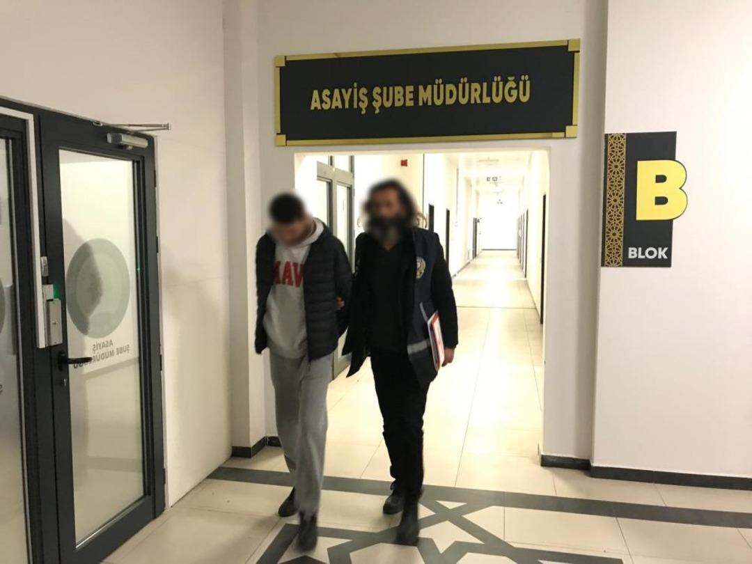 İterek çaldıkları otomobile "kontak" ararken yakalandılar 2