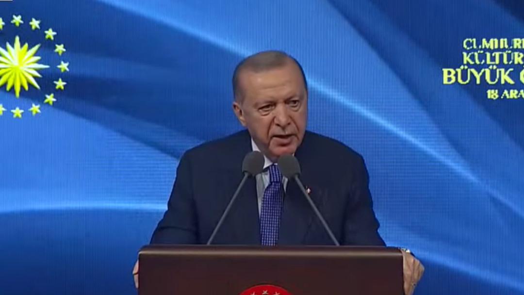 Cumhurbaşkanı Erdoğan: "İnsanı tektipleştiren tüketim kültüründen köklerimize sarılarak kurtulabiliriz" 1