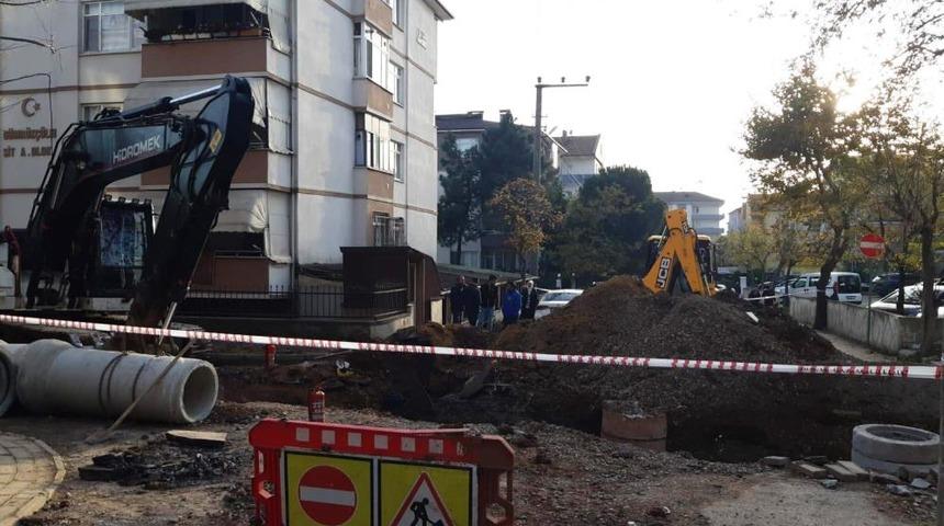 Kocaeli'de altyapı &ccedil;alışması sırasında doğalgaz borusu patladı