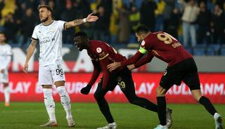 Kupada inanılmaz ma&ccedil;! Sadece 10 dakikada geri d&ouml;nd&uuml;ler