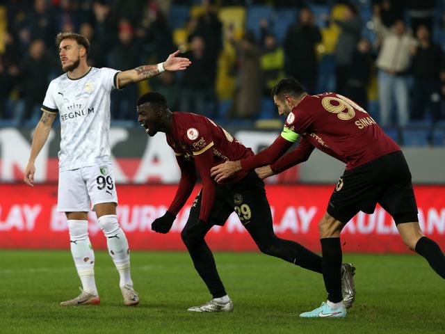 Kupada inanılmaz ma&ccedil;! Sadece 10 dakikada geri d&ouml;nd&uuml;ler