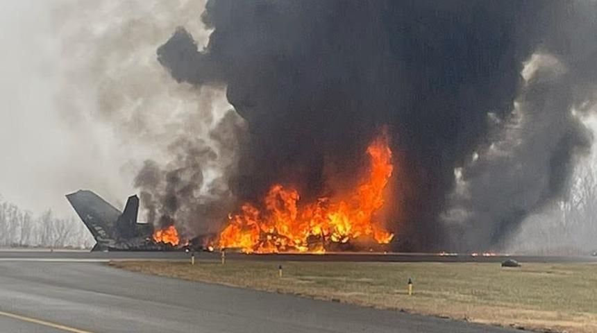 Yer: ABD! Havaalanına iniş yapan &ouml;zel jet d&uuml;şt&uuml;