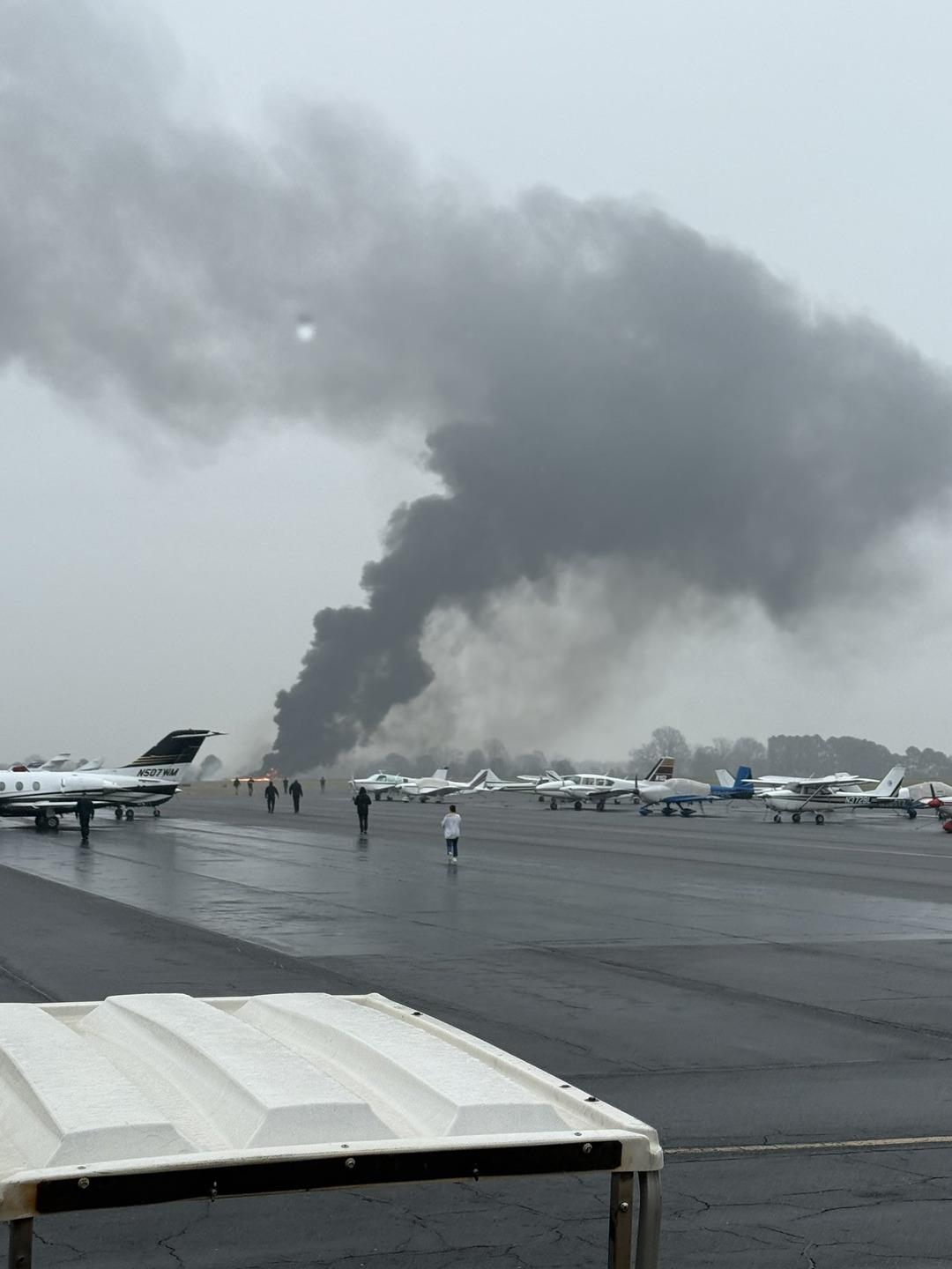 Yer: ABD! Havaalanına iniş yapan özel jet düştü 1