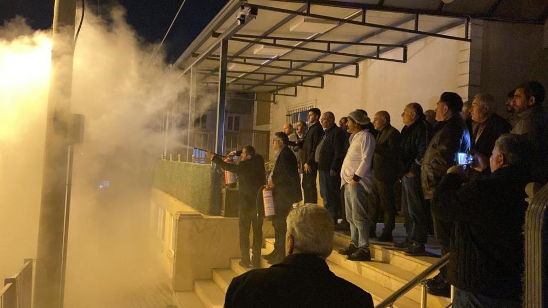 Cemevinde korku dolu anlar: Elektrik panosu patladı 2