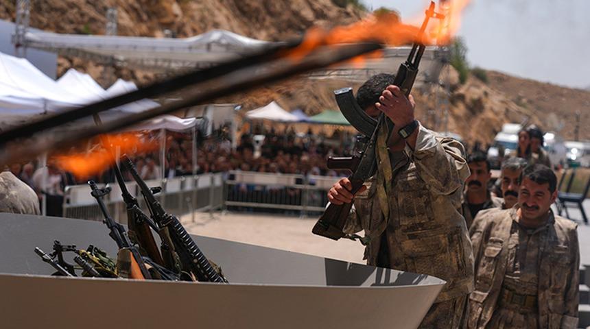 PKK'lıların eve d&ouml;n&uuml;ş sistemi nasıl olacak? AK Parti&rsquo;nin raporu Cumhurbaşkanı Erdoğan&rsquo;ın masasında 